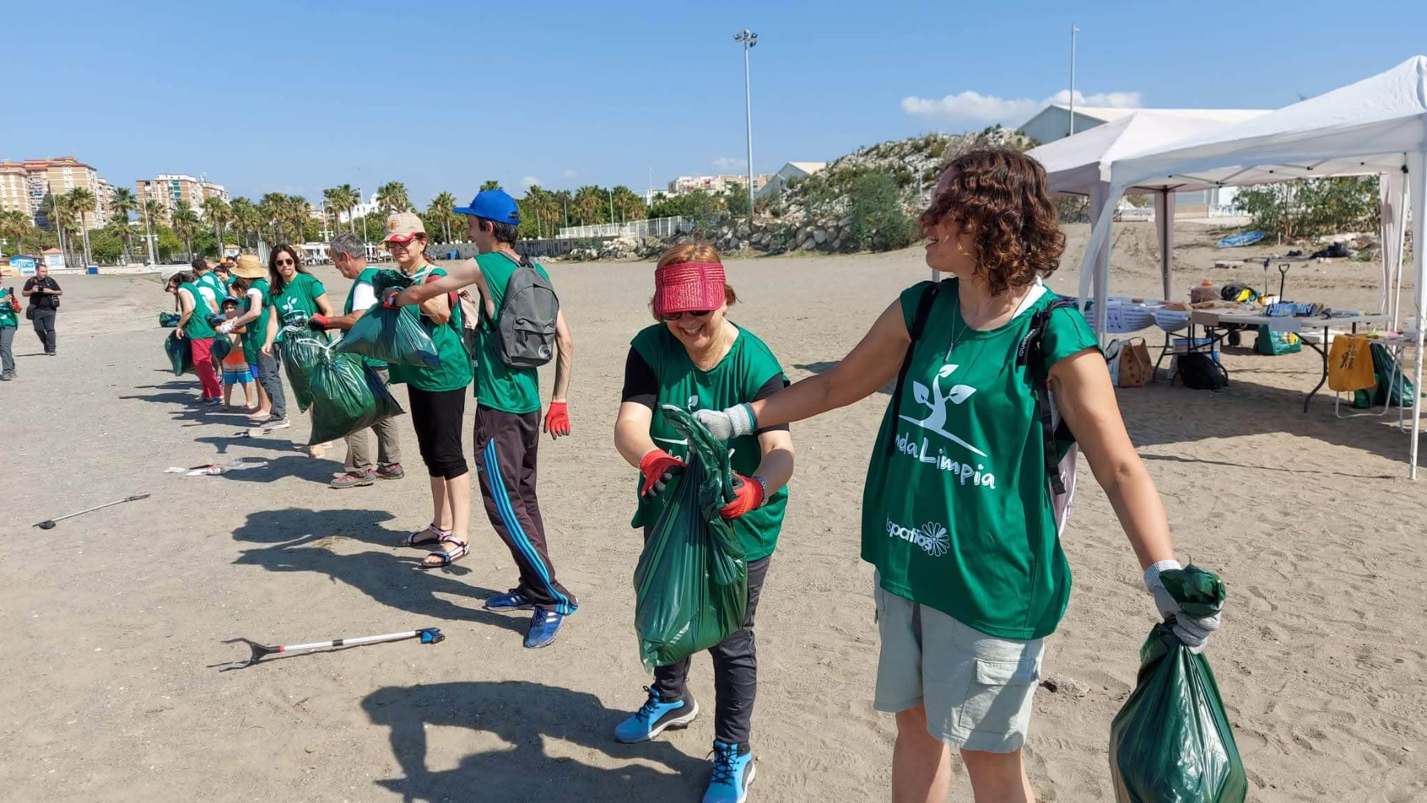 Playa limpia después de la limpieza
