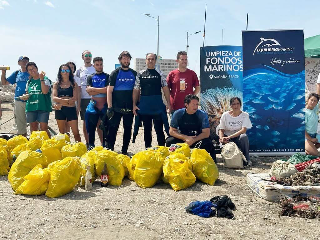 Playa limpia después de la limpieza