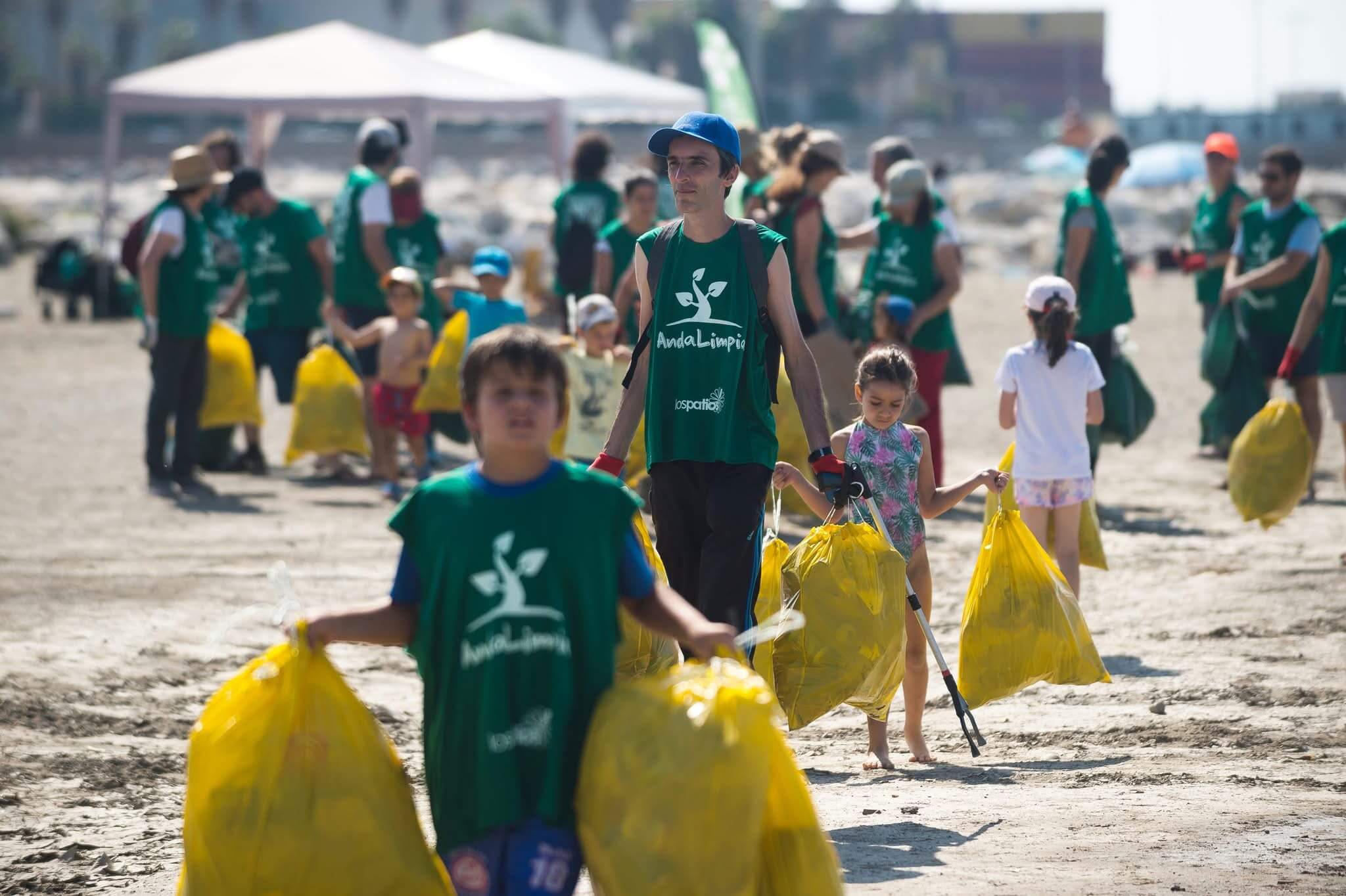 Playa limpia después de la limpieza